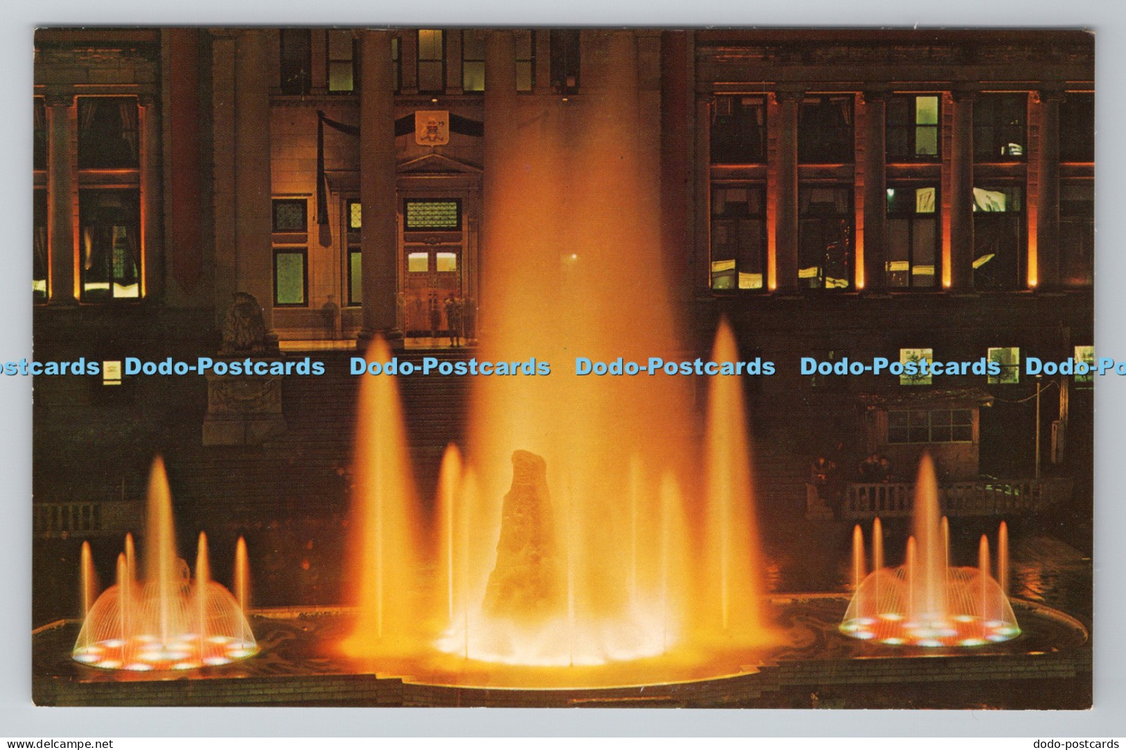 R784704 Vancouver Canada Vancouver Court House With the Centennial Fountain Capi