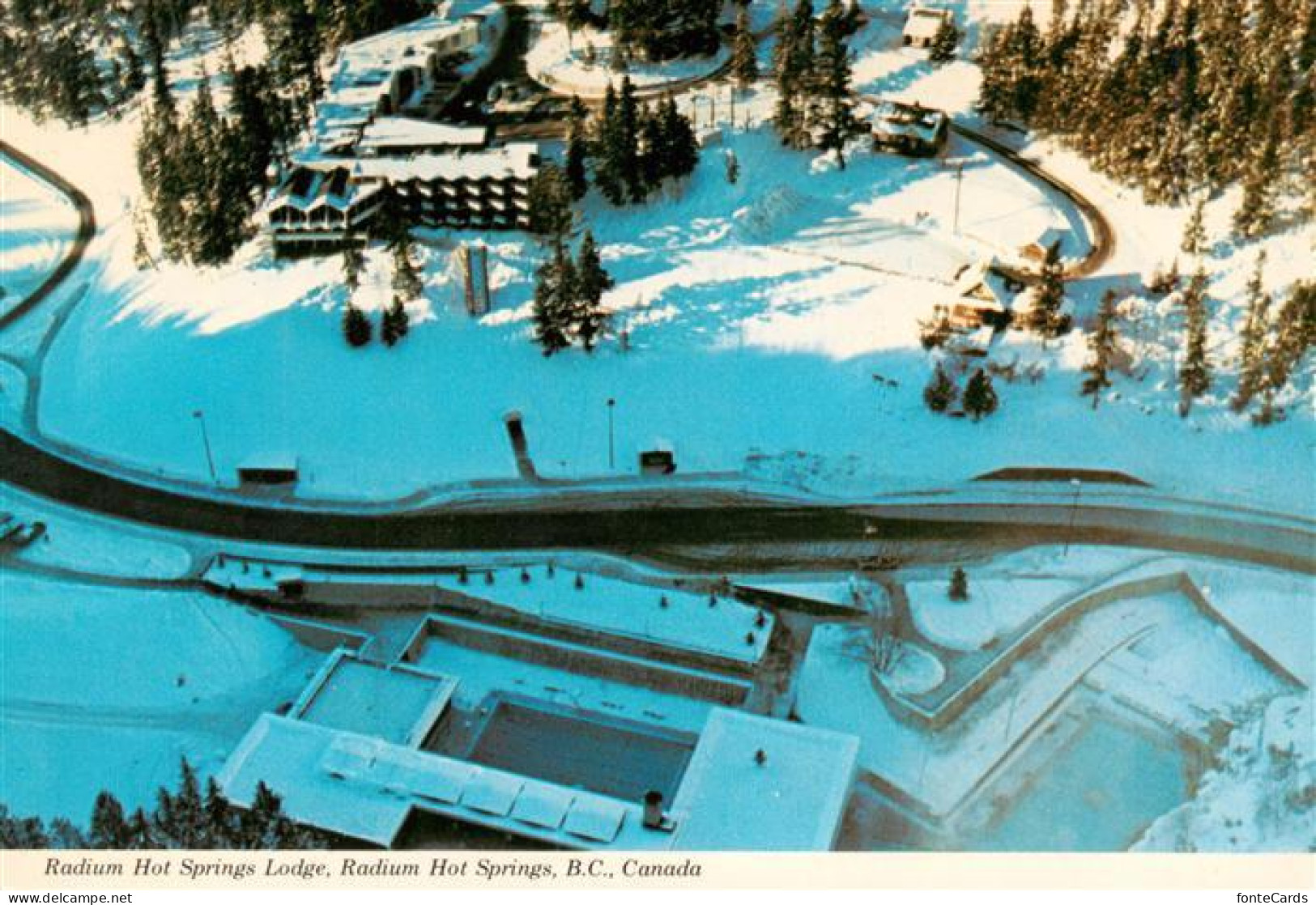 Radium Hot Springs BC Radium-Hot-Springs-Lodge Fliegeraufnahme Winter Schnee The