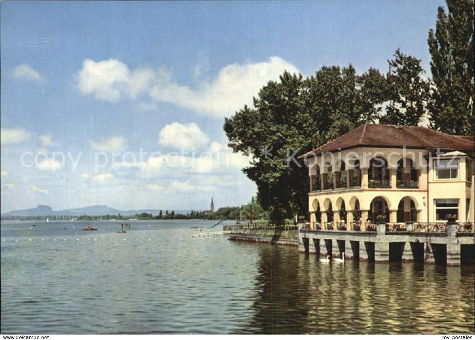 Radolfzell Bodensee Strandcafe Mettnau mit Radolfzell und Hegaubergen