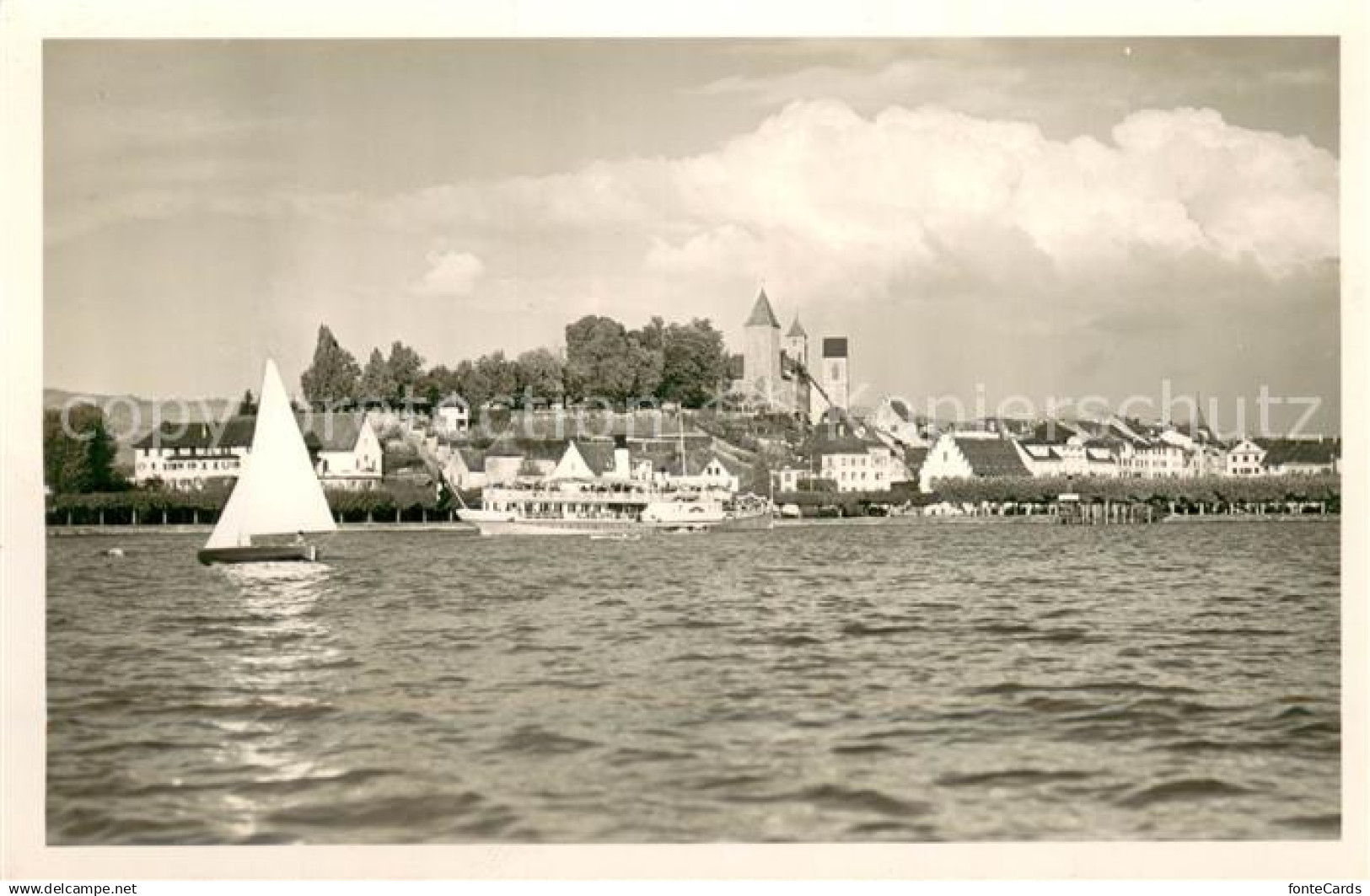 Rapperswil -Jona SG Ansicht vom Zuerichsee aus