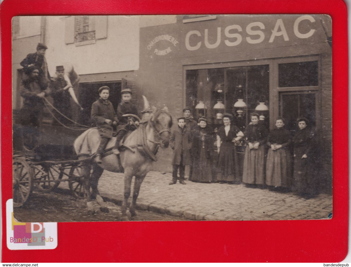 Rare carte photo Villeneuve sur Yonne maison Cussac Connat 8 rue du puits d’amour chaudronnerie attelage cheval animée !