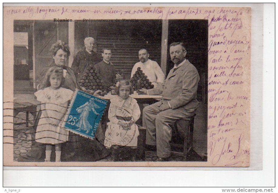 REF 209 CPA ILE DE LA REUNION Préparateurs de Vanille Top Collection RARE ( 2 scans )