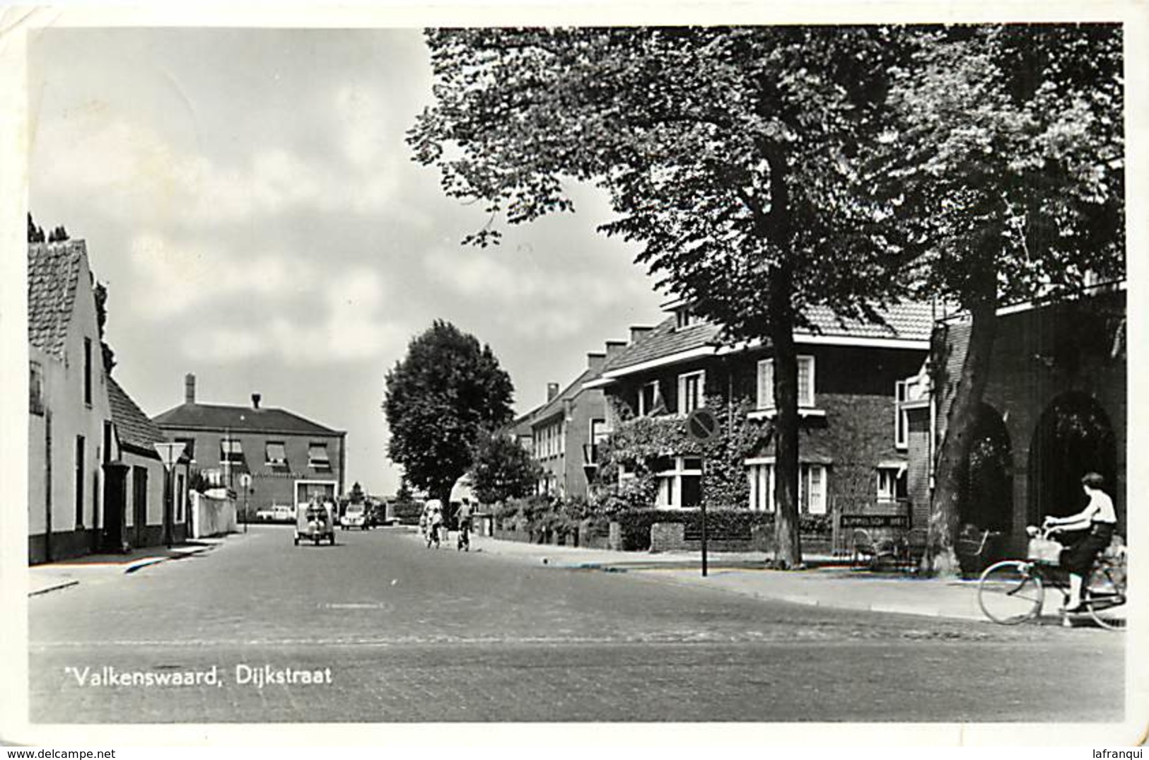 ref X414- pays bas - valkenswaard , dijkstraat /- etat : leger pli bas droit de la carte  -