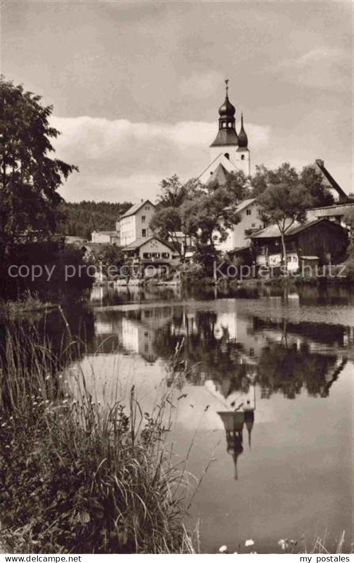 Regen Bayern Partie an der Regen mit Kirche