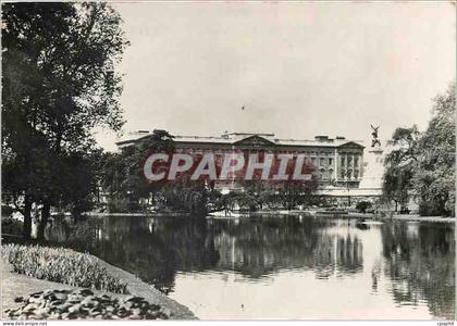 CPM Buckingham Palace From Jamess Park
