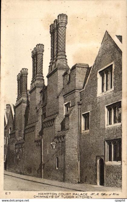 Grande Bretagne CPA Hampton Court Palace Chimneys of Tudor kitchen