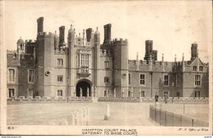 Grande Bretagne Hampton Court Palace CPA Gateway to base court