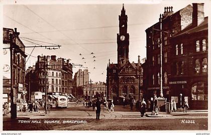 England - BRADFORD - Town Hall Square