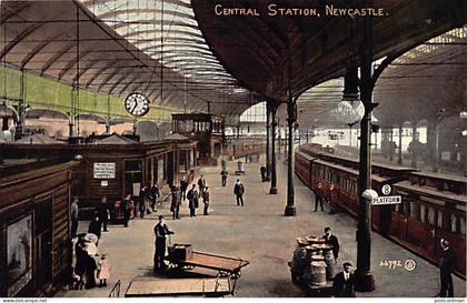 England - NEWCASTLE UPON TYNE - Inside Central Station