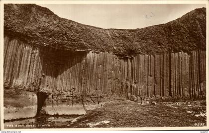 CPA The Boat Gave Staffa Irlande