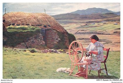 AOWP1-0014-ROYAUME-UNI - A crofter spins in skye - INVERNESS-SHIRE