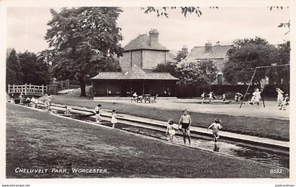 England - WORCESTER - Cheluvelt Park