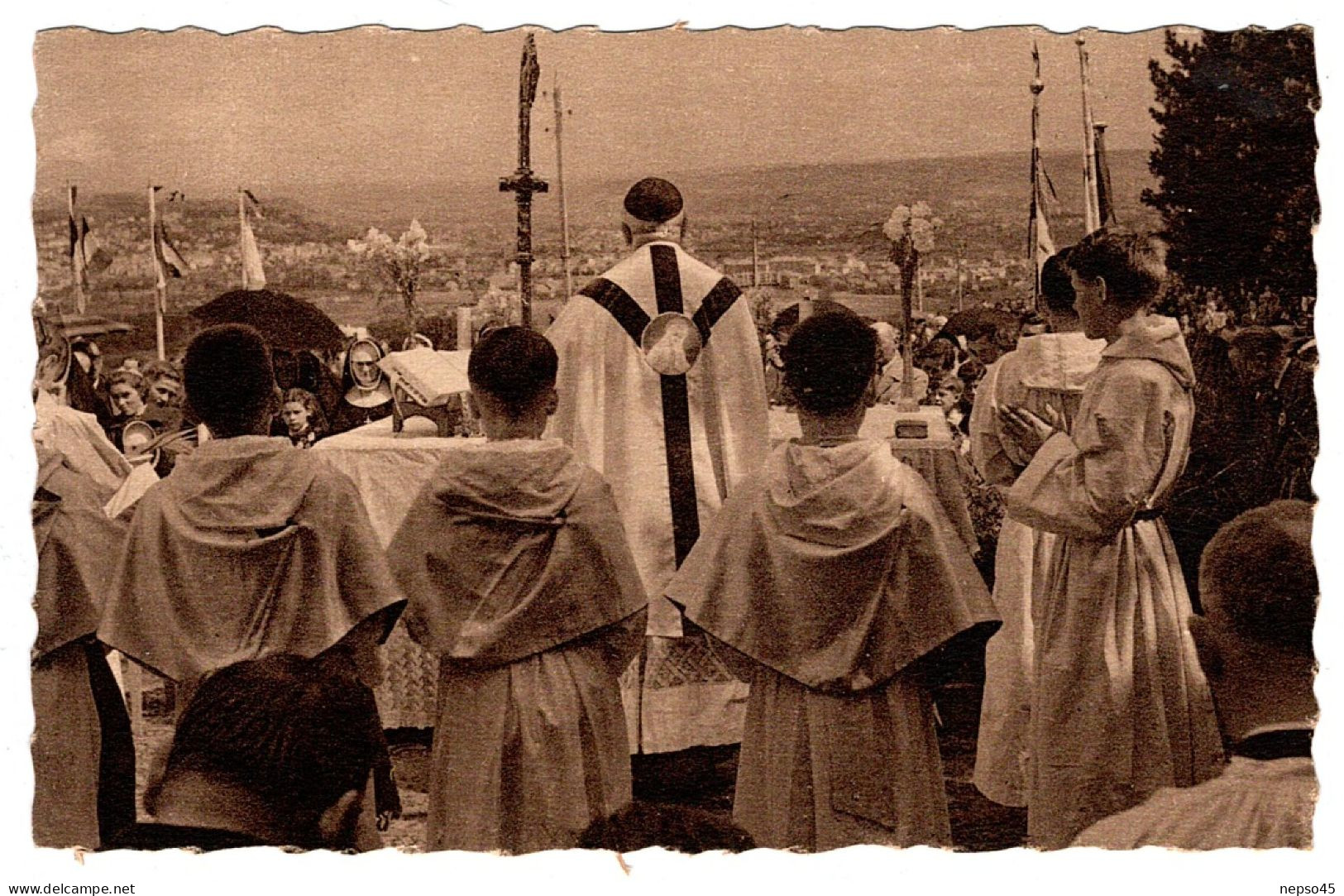 Religion.Nancy-Vandoeuvre.Evêque de Liège Monseigneur Kerkhofs.Première messe Notre-Dame Vierge des Pauvres.17 Mai 1953.