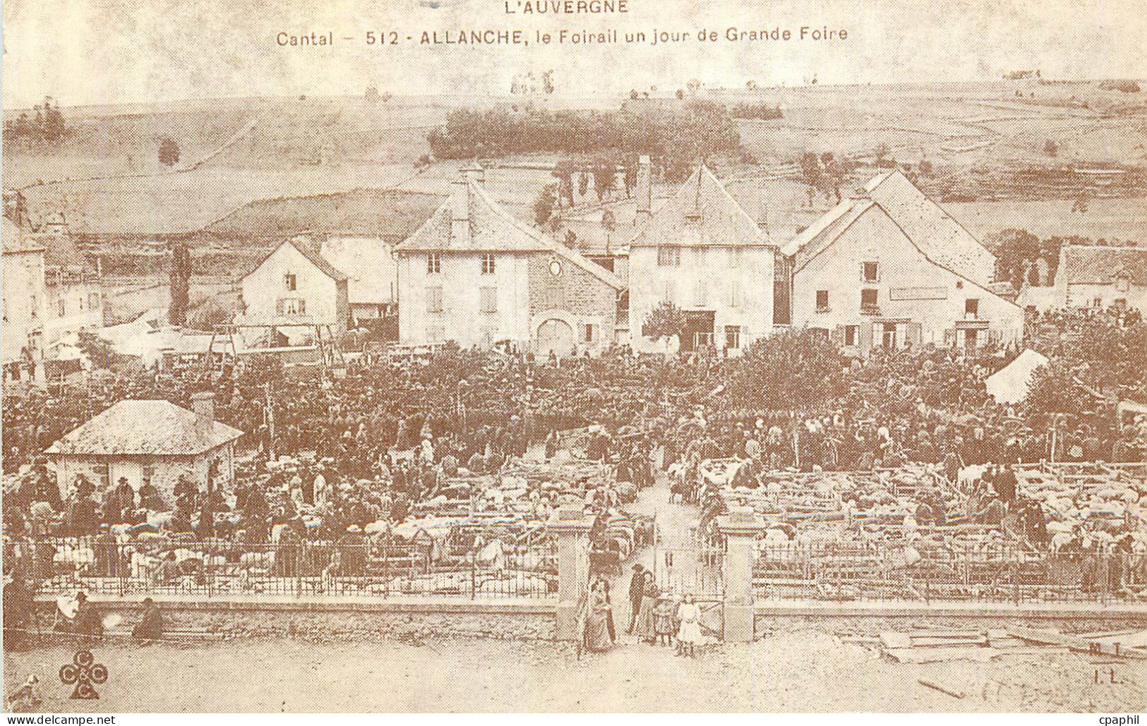REPRO Allanche Cantal l'Auvergne le Foirail un Jour de Grande Foire