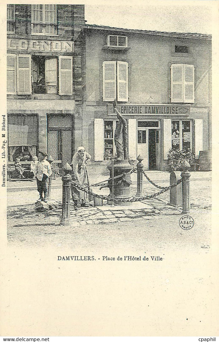 REPRO Damvillers Fontaine Place de l'Hotel de Ville