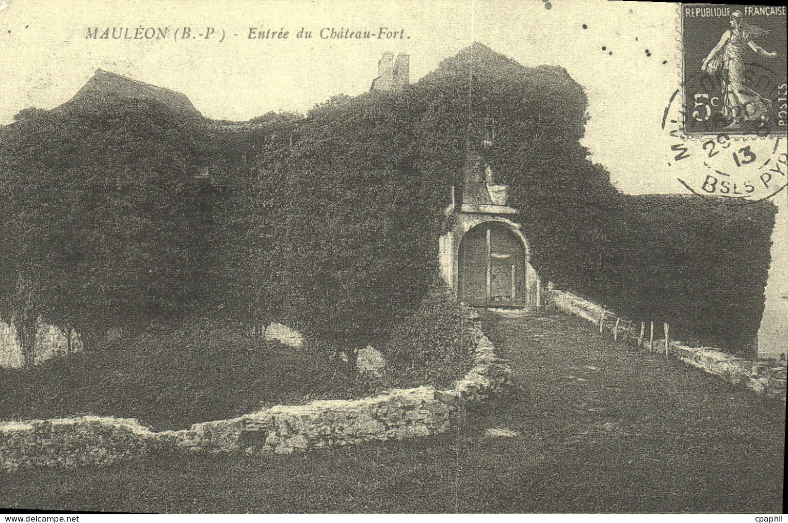 REPRO Mauleon B P Entree du Chateau Fort