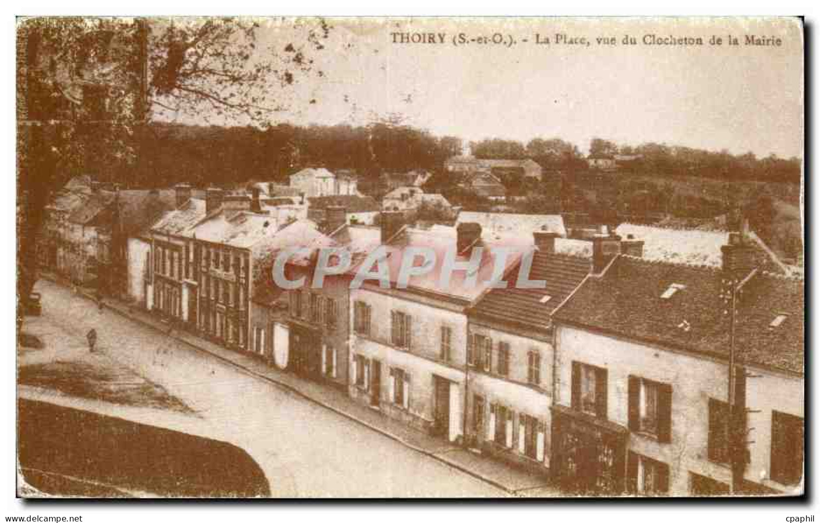 REPRO ? Thoiry La place vue du clocheton