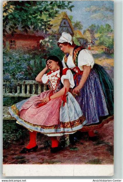 10289746 - Frauen in Tracht