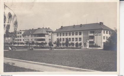 Böhmen und Mähren – Prossnitz Prostějov – Stadtansicht mit Geschäftsschule – gelaufen