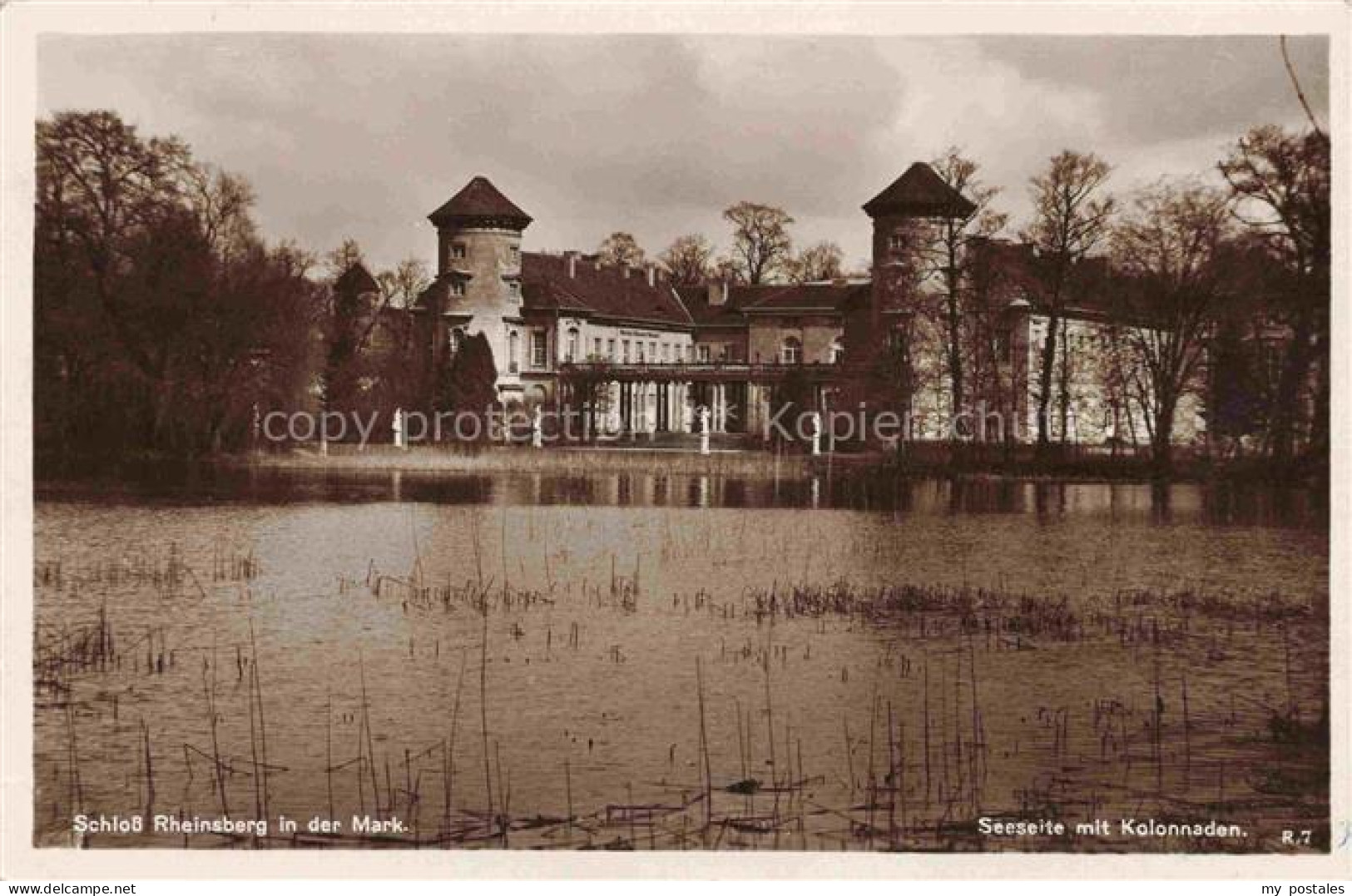 Rheinsberg Brandenburg Schloss Rheinsberg Seeseite mit Kolonnaden
