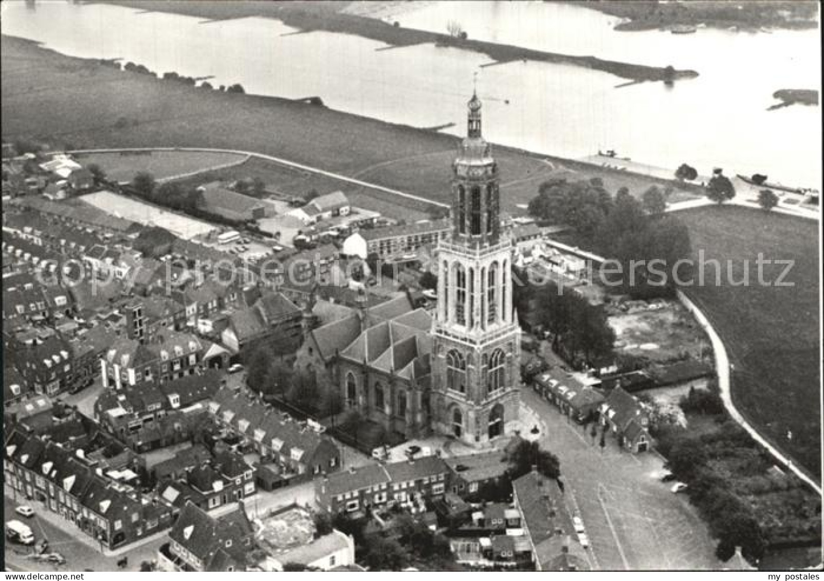 Rhenen Luftaufnahme Kirche