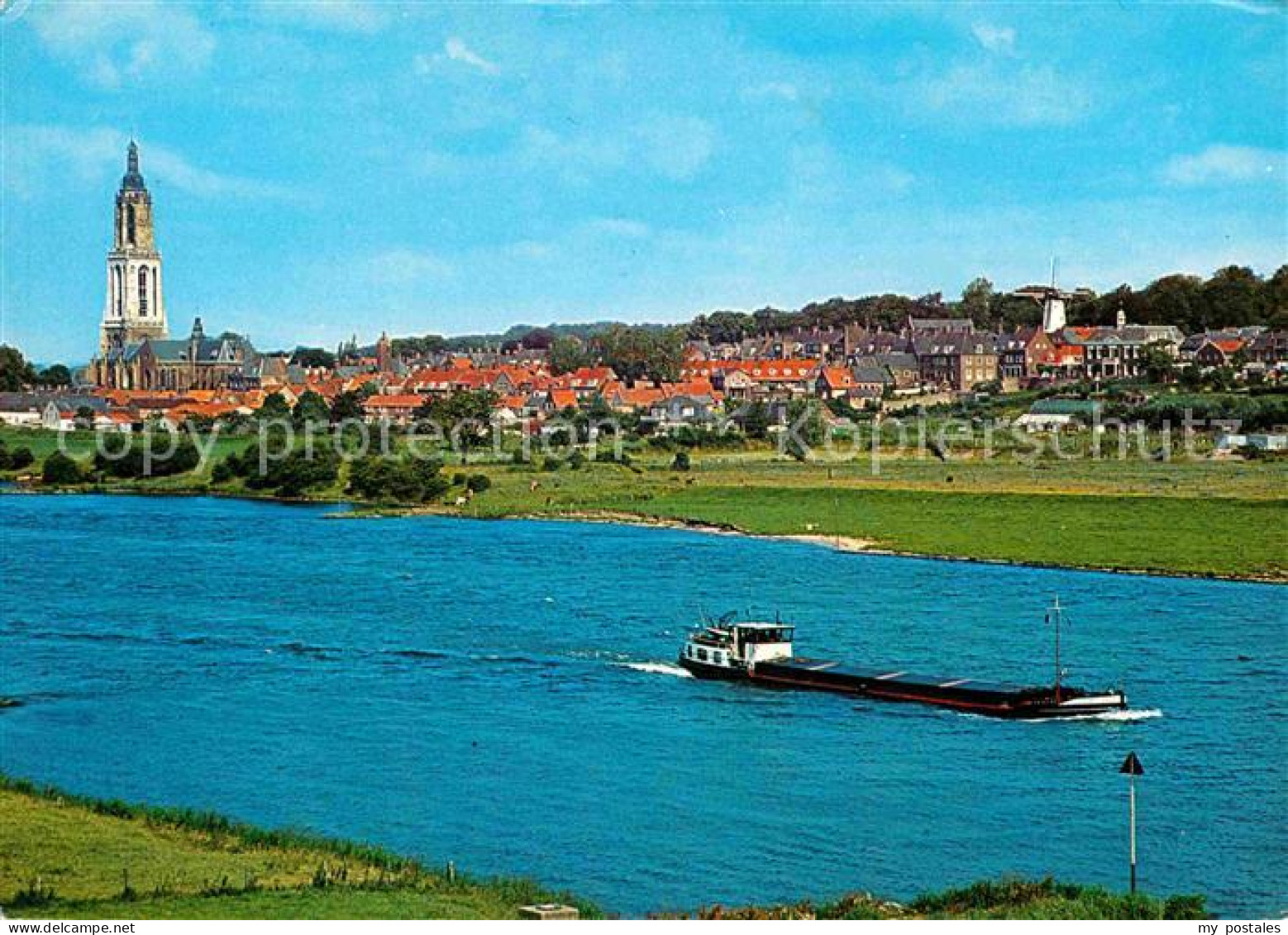 Rhenen Rijngezicht met Cuneratoren Rheinschiffahrt Frachtkahn
