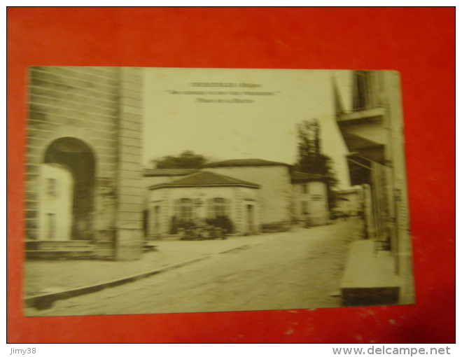 RHONE- CHIROUBLES-PLACE DE LA MAIRIE-ANIMEE