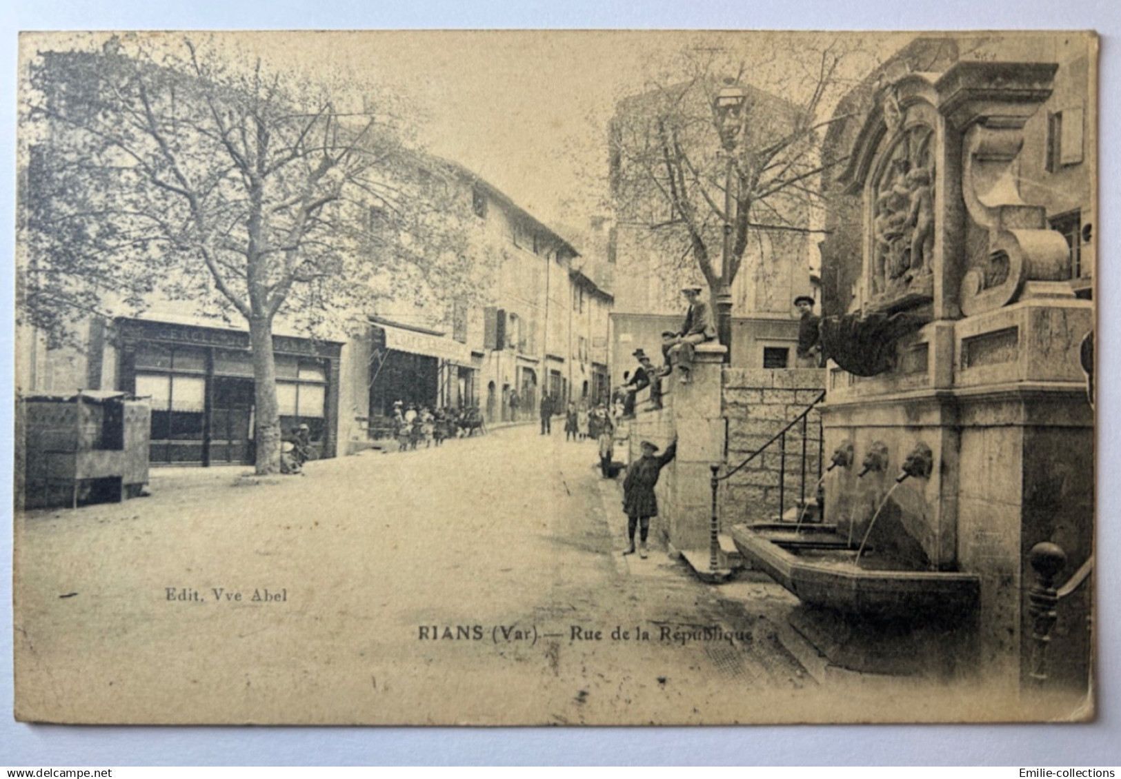 RIANS (83) - RUE DE LA REPUBLIQUE