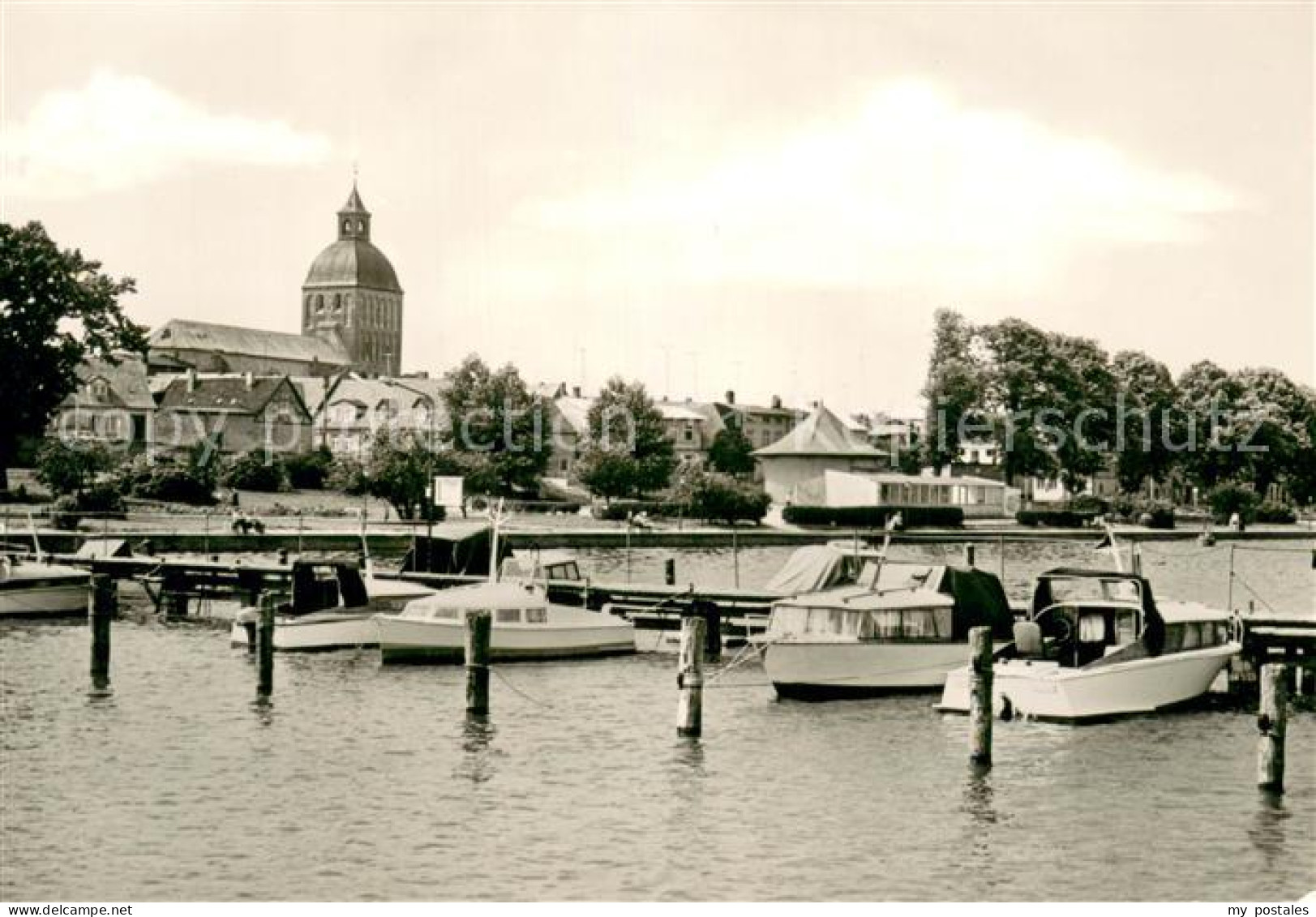 Ribnitz-Damgarten Ostseebad Hafen Blick zur Kirche