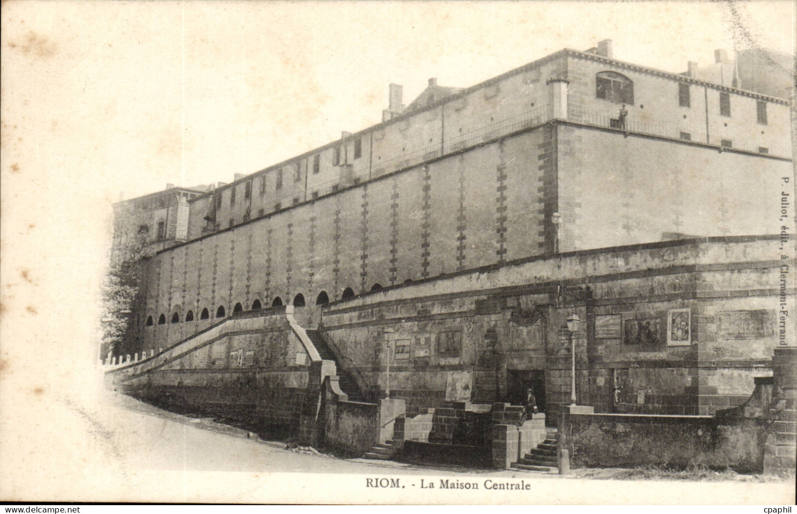 Riom CPA La maison centrale