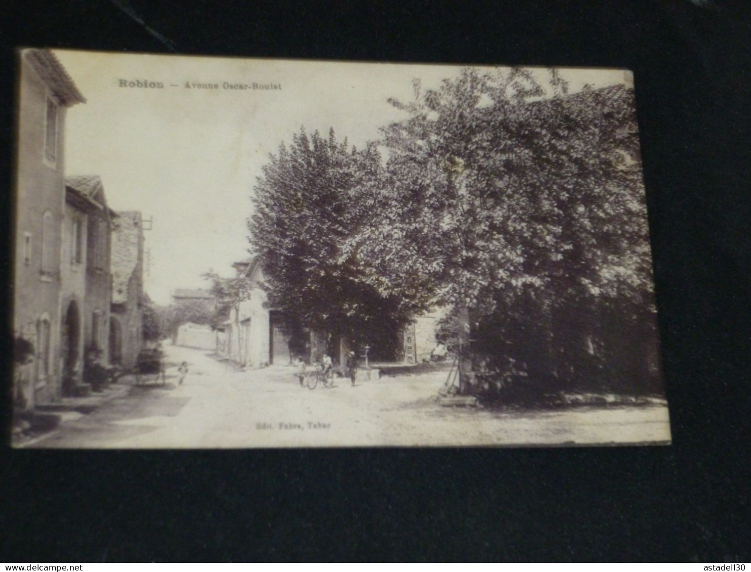 ROBION, avenue Oscar Roulet ............. 28480