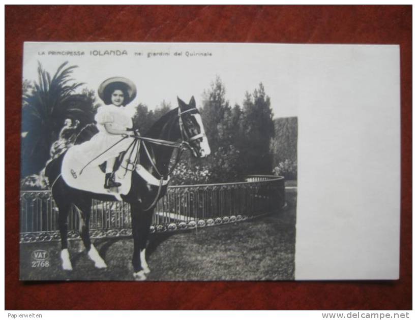 Roma - La principessa Iolanda nei giardini del Quirinale