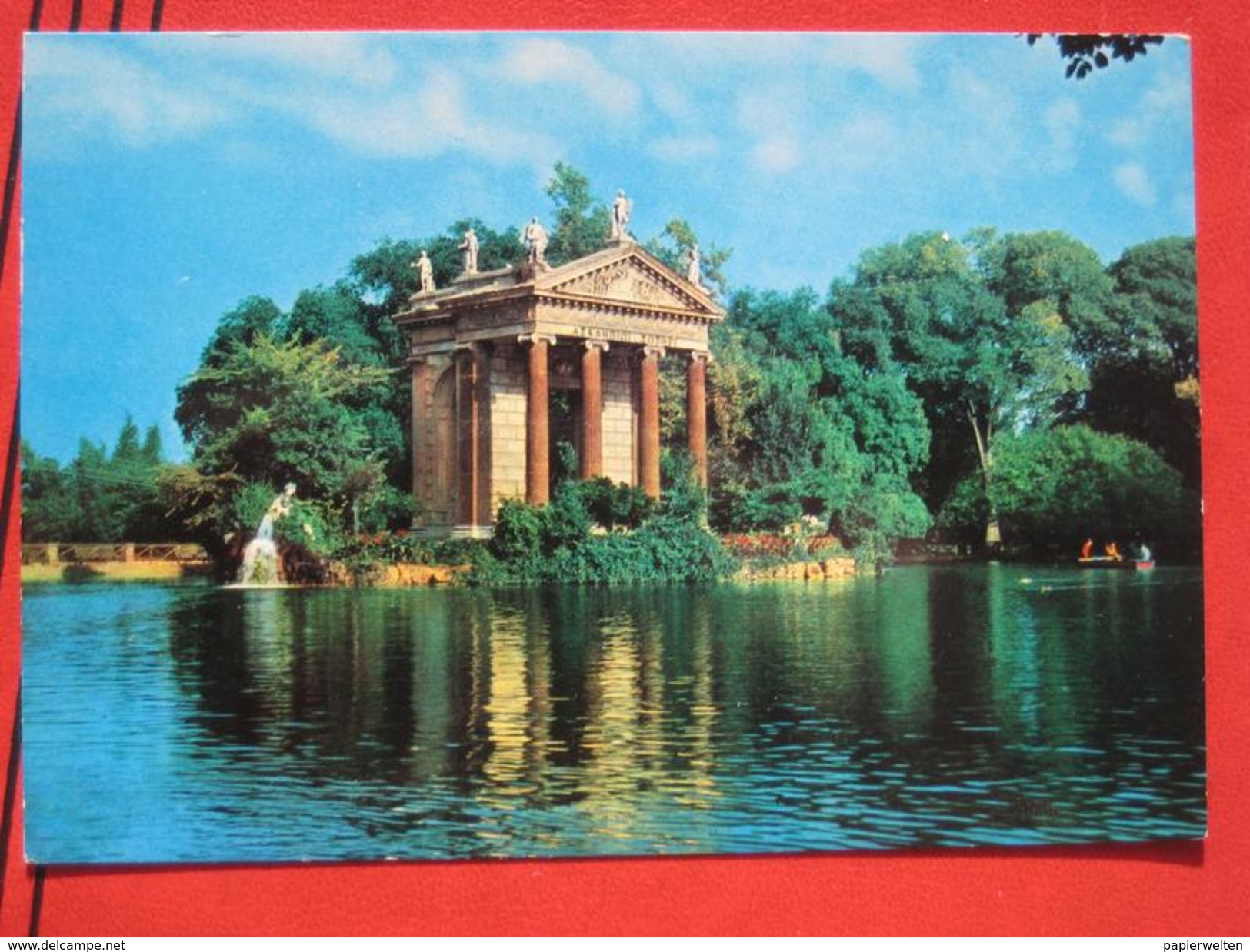 Roma (RM) - Villa Umberto: Giardini del lago - Tempietto