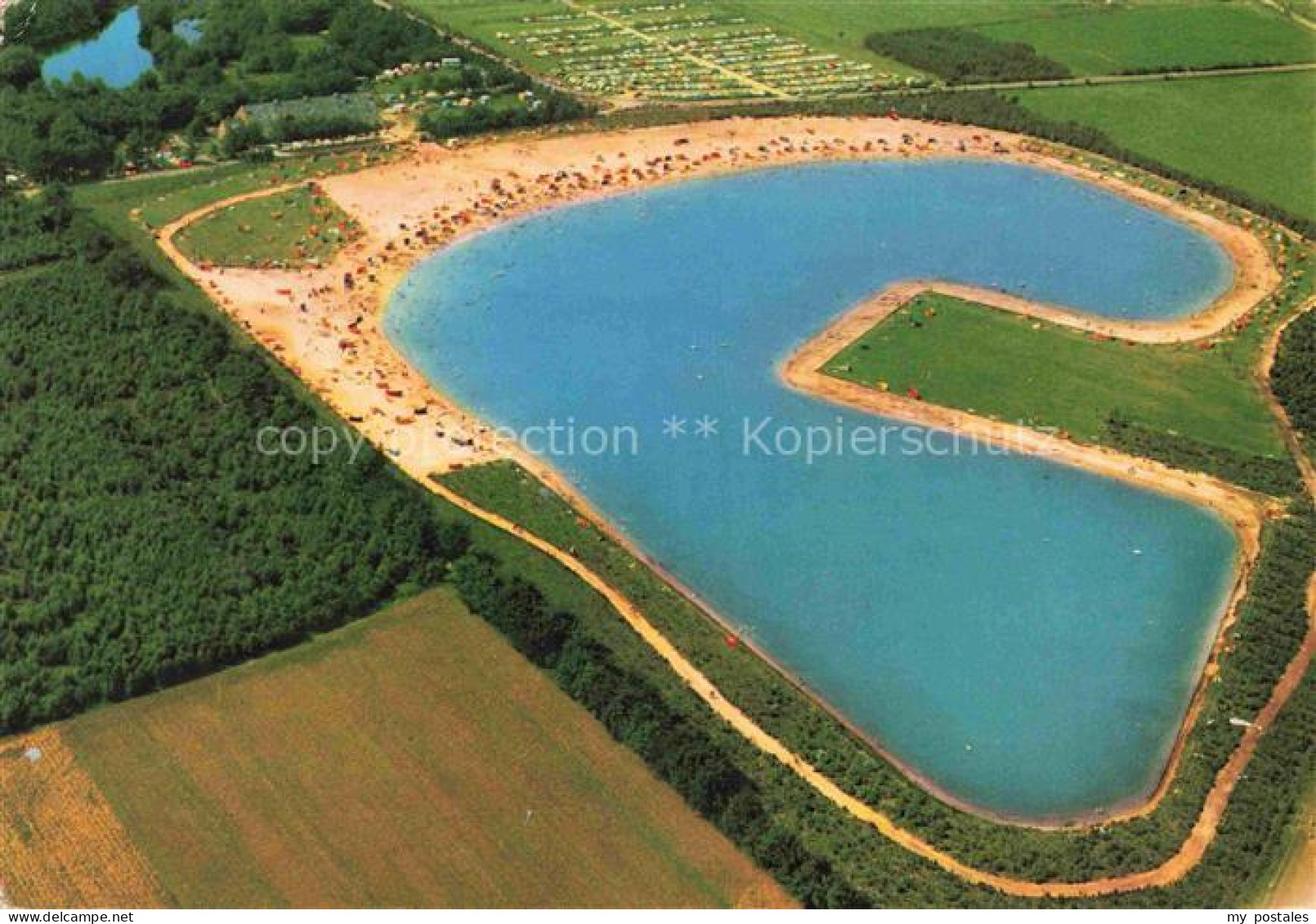 Ronostrand Norg Drenthe NL Ronostrand See Strand Badegaeste Sonnenschirme Campin