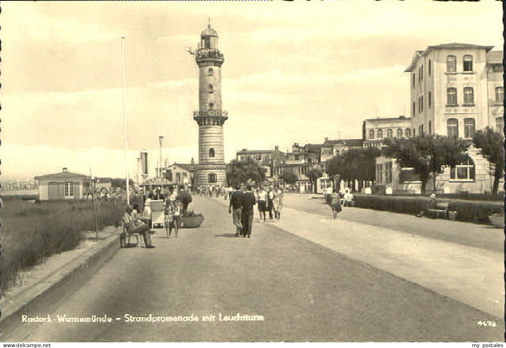 Rostock-Warnemuende Rostock-Warnemuende Promenade Leuchtturm