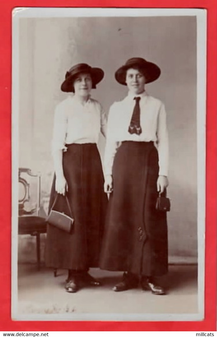 ROXBURGHSHIRE  GALASHIELS  TWO FASHIONABLE EDWARDIAN LADIES    CLAPPERTON OF GALASHIELS  RP