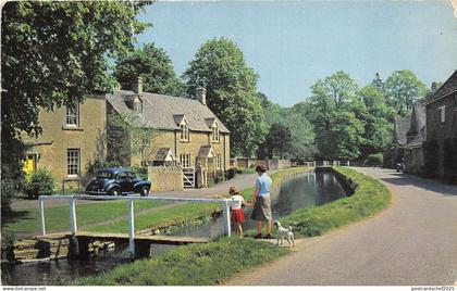 B48104 Lower Slaughter Gloucestershire   uk