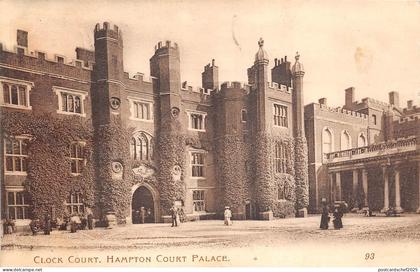 B89253 clock court hampton court palace   uk