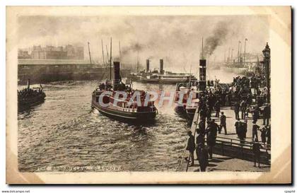 CPA The Broomielaw Glasgow Bateaux