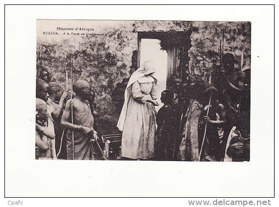 Ruanda - A la Porte du Dispensaire