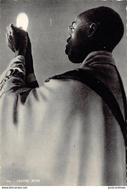 Ruanda Urundi - Prêtre célébrant la messe - Ed. Missions des Pères Blancs 34 - FORMAT DE LA CARTE POSTALE 15 cm. X 10 cm