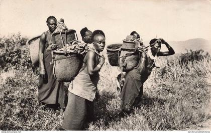 [-15%] RUANDA-URUNDI - Ruanda Urundi - Type de femme indigène - six femmes indigènes - Carte Postale Ancienne