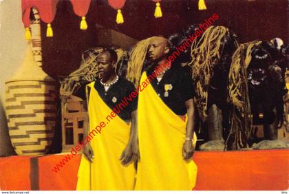 Notables - 1955 - à la maison personelle du Mwami du Ruanda