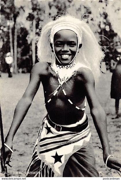 Ruanda Urundi - Jeune danseur Mututsi - Ed. Missions des Pères Blancs 33 - FORMAT DE LA CARTE POSTALE 15 cm. X 10 cm.