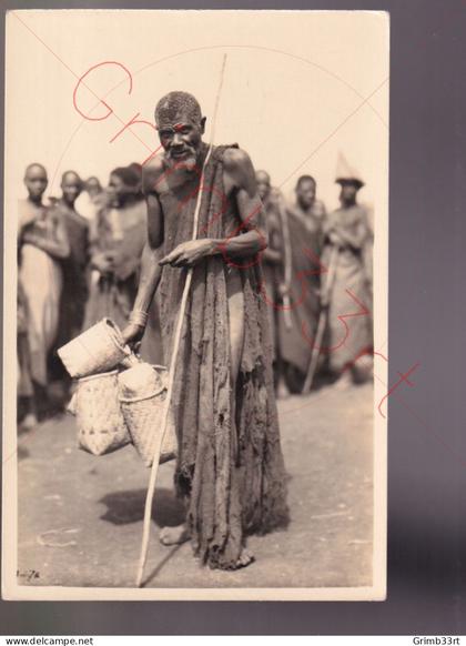Urundi - Type - (vendeur de vannerie) - C. Zagourski - fotokaart