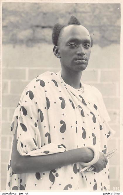 Rwanda - Le prince Aloys Semutwa, chef d'Imvejuru - CARTE PHOTO Gabriel L.