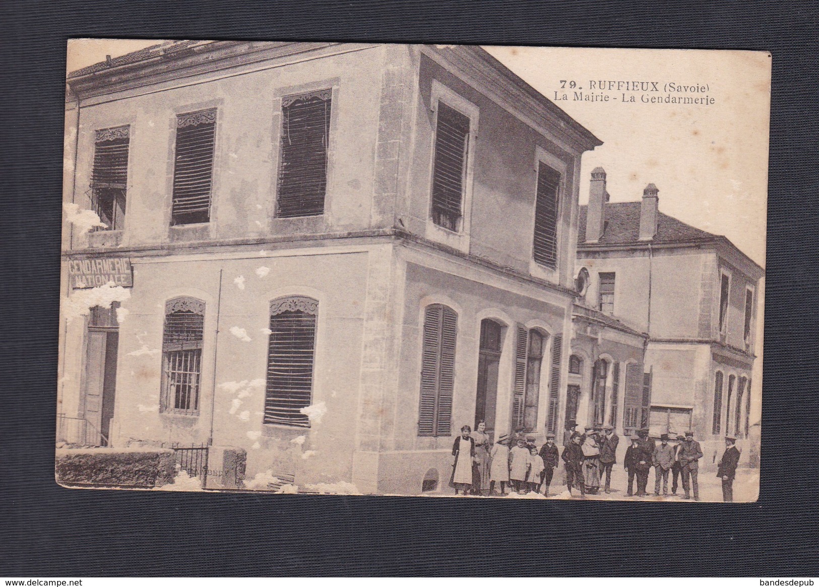 Ruffieux (73) - Mairie - Gendarmerie ( animée en l'état)
