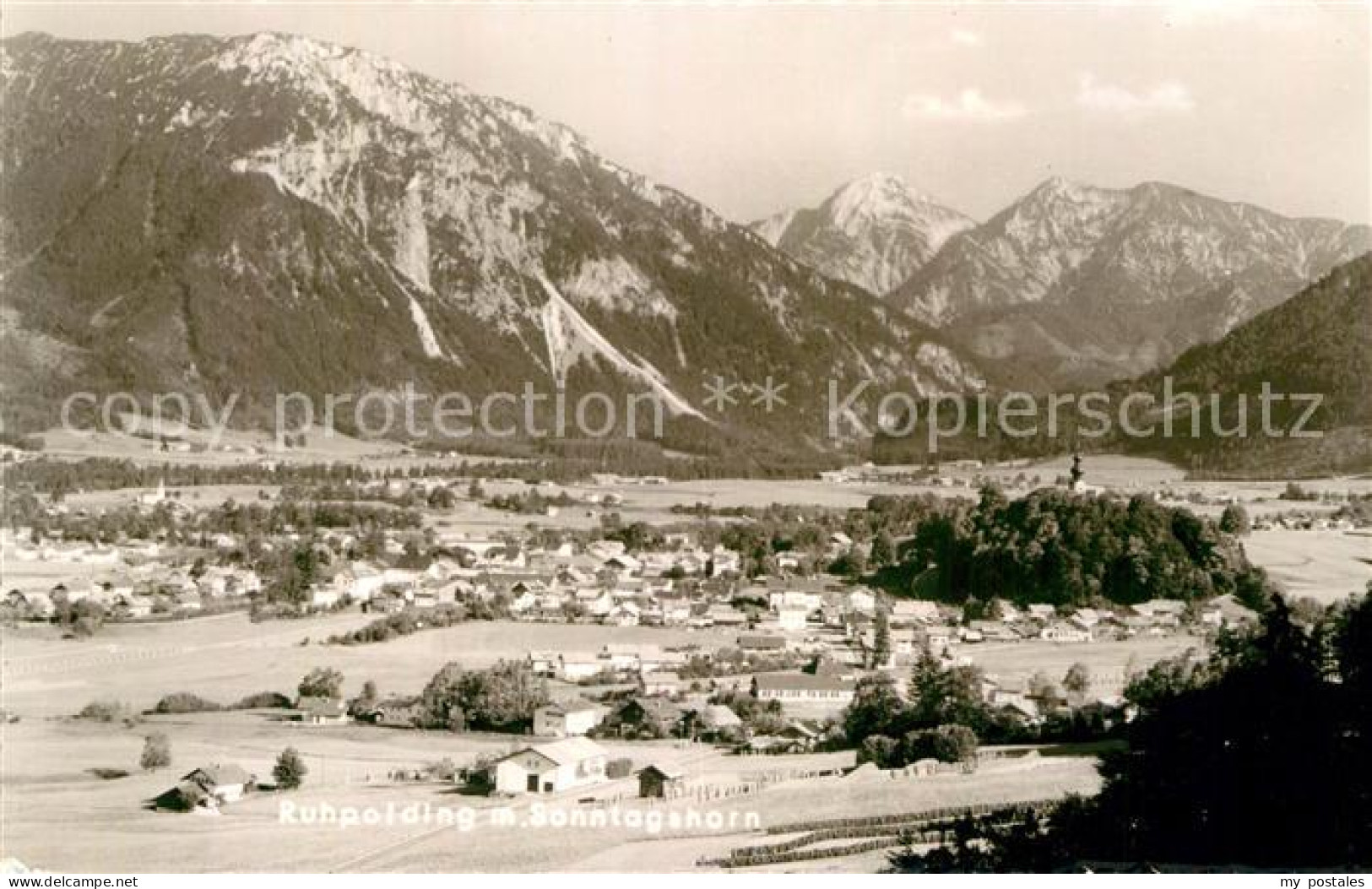 Ruhpolding Bayern Gesamtansicht mit Sonntagshorn Chiemgauer Alpen