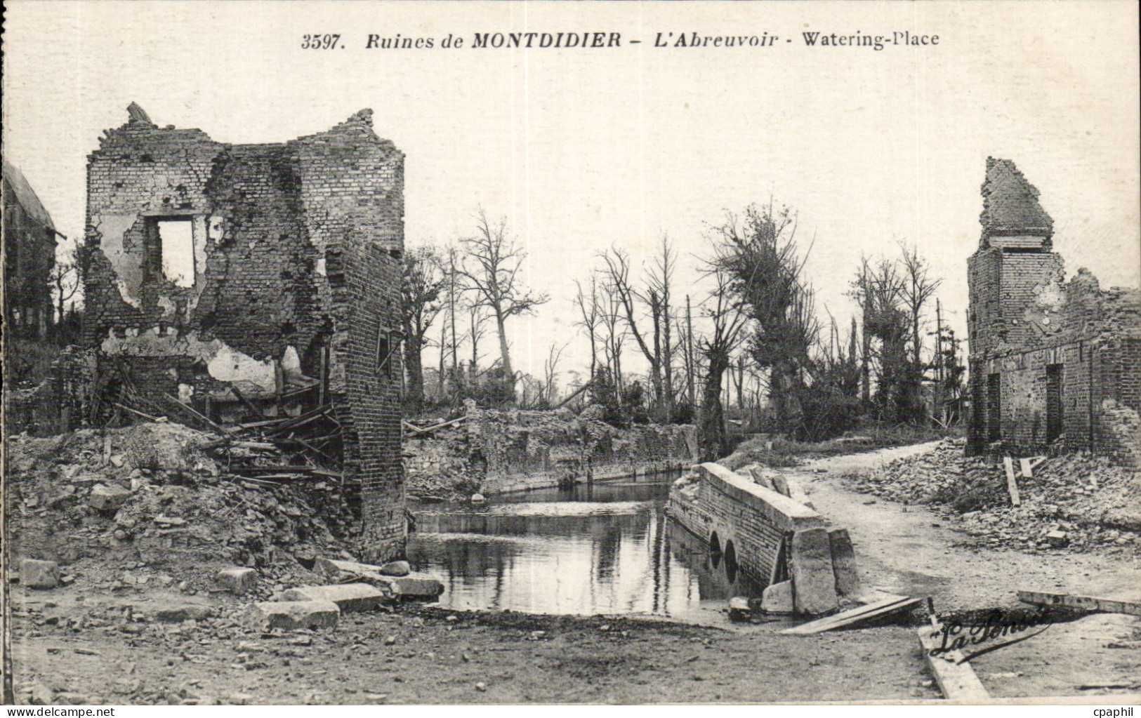 Ruines de Montdidier CPAl'abreuvoir
