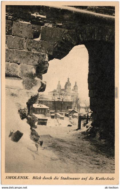 Smolensk  Blick durch die Stadtmauer auf die